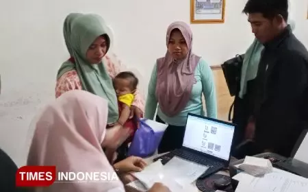 Urus Akta Kelahiran Anak di Balai Desa, Warga Sidomukti Apresiasi Layanan Cepat dan Dekat
