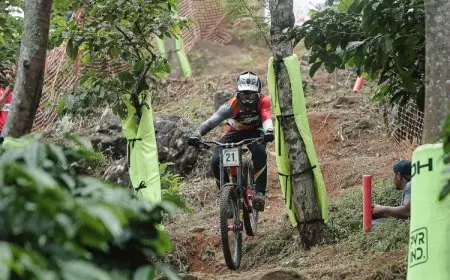 Persaingan Elite Memanas, Juara Umum 76 Indonesian Downhill 2025 Ditentukan di Klemuk Bike Park Batu