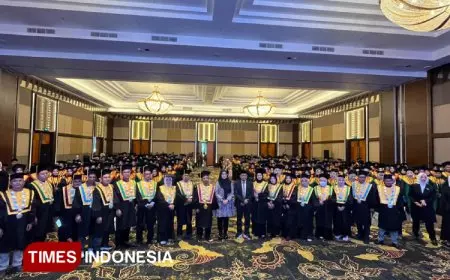 Dihadiri Bupati Ipuk, 327 Mahasiswa Universitas Islam Ibrahimy Banyuwangi Diwisuda