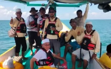 Baznas Sumba Timur Seberangi Laut, Sampai ke Pulau Terpencil Salura untuk Bagikan Bantuan