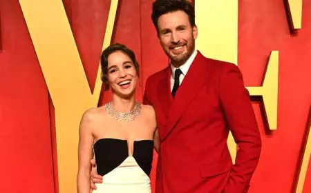 Chris Evans dan  Alba Baptista Nikmati Peran Baru Sebagai Orang Tua