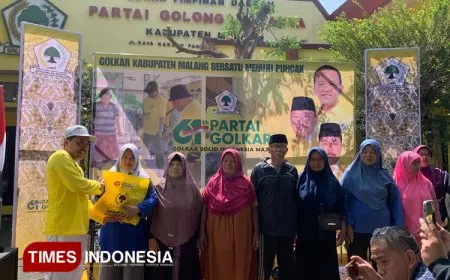 Golkar Kabupaten Malang Bagikan Seribu Paket Bahan Pokok