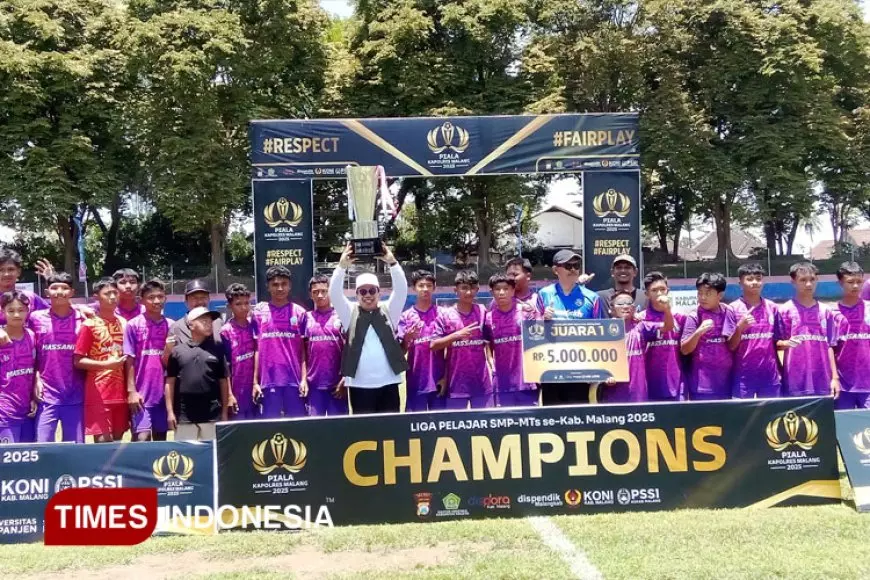 Bungkam Tim Lawan 2&#45;0, MTsN 2 Malang Juarai Sepakbola Piala Kapolres Malang 2025