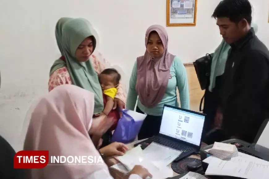 Urus Akta Kelahiran Anak di Balai Desa, Warga Sidomukti Apresiasi Layanan Cepat dan Dekat