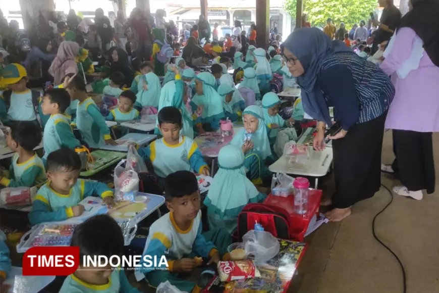 Ratusan Anak TK di Banjarnegara Ikuti Lomba Mewarnai Gambar 'Sampahku Tanggung Jawabku'