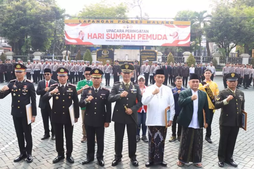 Gus Fatkhurrozi Raih Penghargaan Tokoh Pemuda Peduli Kamtibmas dari Polres Malang
