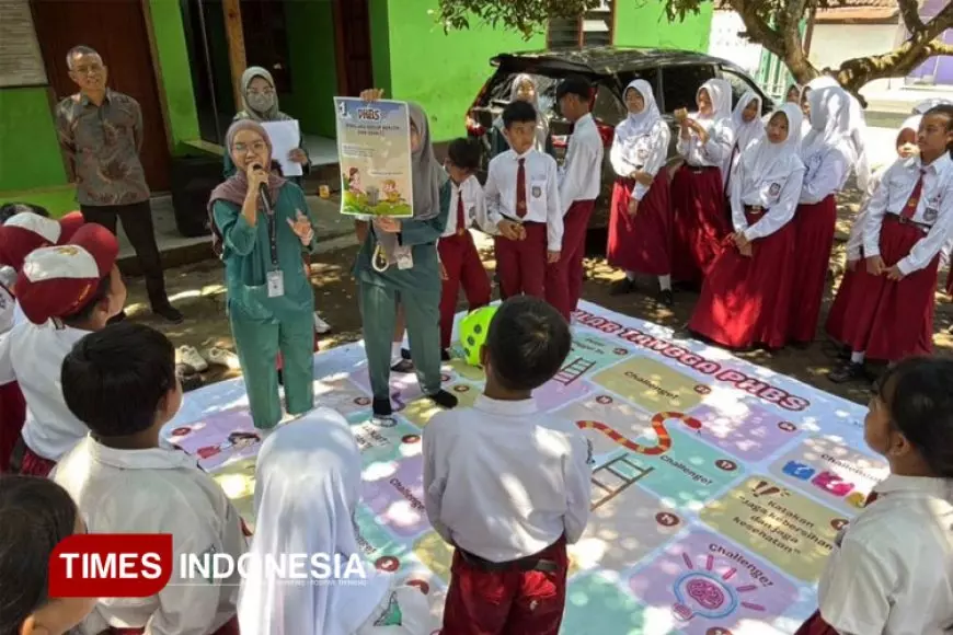 Giatkan PHBS, FK UNISMA dan Puskesmas Sumberpucung Mengajak Siswa SD untuk Bermain Perut Raksasa
