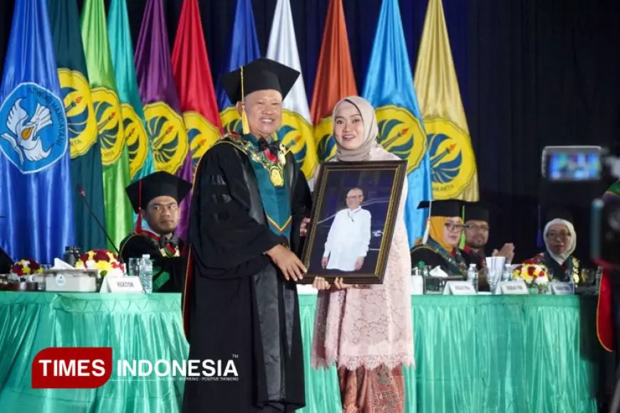 Alm. Bandiono, Raih Gelar Doktor Manajemen Pendidikan UNJ di Usia 74 Tahun hingga Ujung Napas Terakhir