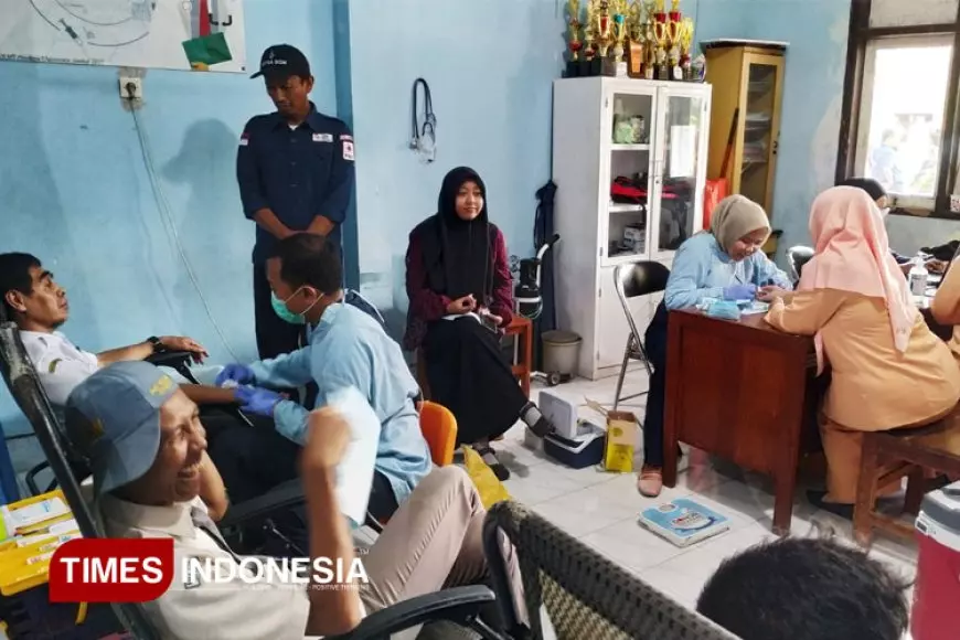 Peduli Sesama, PMR SMA Negeri 3 Jember Gelar Donor Darah