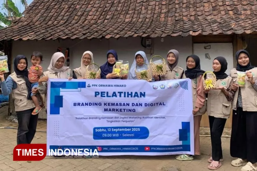 Pelatihan Branding Kemasan dan Digital Marketing untuk UMKM Keripik di Desa Hargomulyo