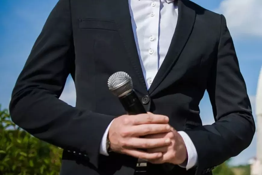 Bagaimana MC Profesional Membuat Acara Perusahaan Terlihat Lebih Berkelas