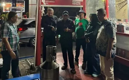 Sidak di SPBU Pandaan, BBM Pertalite Baunya Tak Normal!