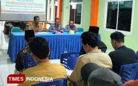 Warga Pesisir Gresik Diedukasi Hukum UU ITE, Diminta Bijak Bermedaos