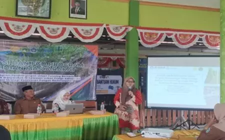 Dosen UNESA dan UNISLA Kembangkan Ecopreneurship Melalui Kolam Ikan dan Hidroponik