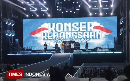 Ribuan Warga Padati Alun-alun Jember di Konser Kebangsaan 2025