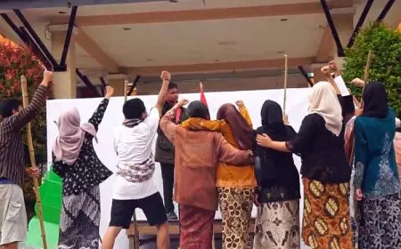 Membongkar Taktik Perang Kuno: Teatrikal Hari Pahlawan Hidupkan Strategi Supit Urang