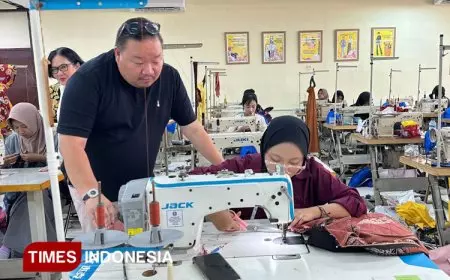 Melawan Kesenjangan Industri Kreatif: 38 SMK di Jatim Dilatih Desain Fesyen Berbasis Wastra Daerah
