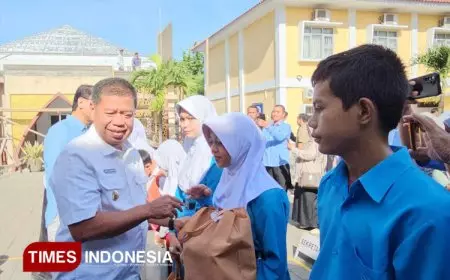 Bupati Majalengka Salurkan Bantuan Pendidikan Siswa Tidak Mampu