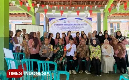 Tim Abdimas Unipma Madiun Gelar Pelatihan Wirausaha Hijau dan Digital bagi UMKM Desa Klumutan