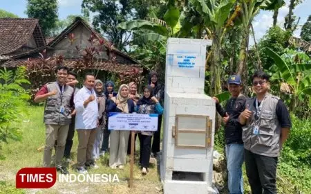 Kelompok 30 KKN-T Berdampak UNIPMA Ciptakan Rocket Stove Solusi Pengelolaan Sampah Ramah Lingkungan di Desa Pleset, Ngawi 