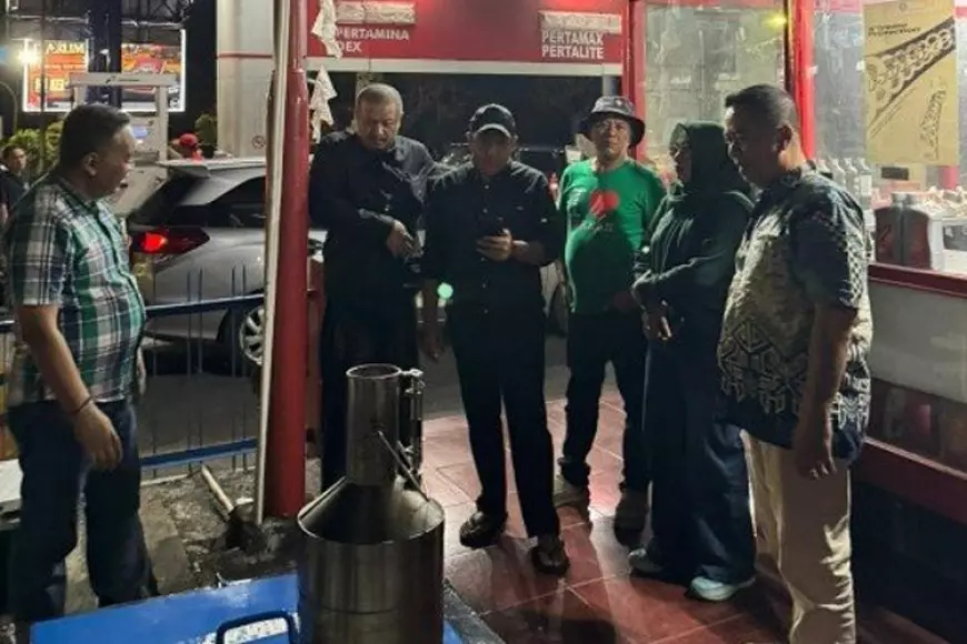 Sidak di SPBU Pandaan, BBM Pertalite Baunya Tak Normal!