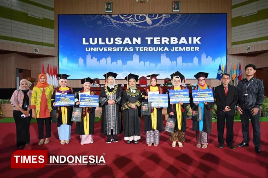 Meraih Gelar Sarjana di Tengah Kesibukan: Kisah Wisudawan UT Jember