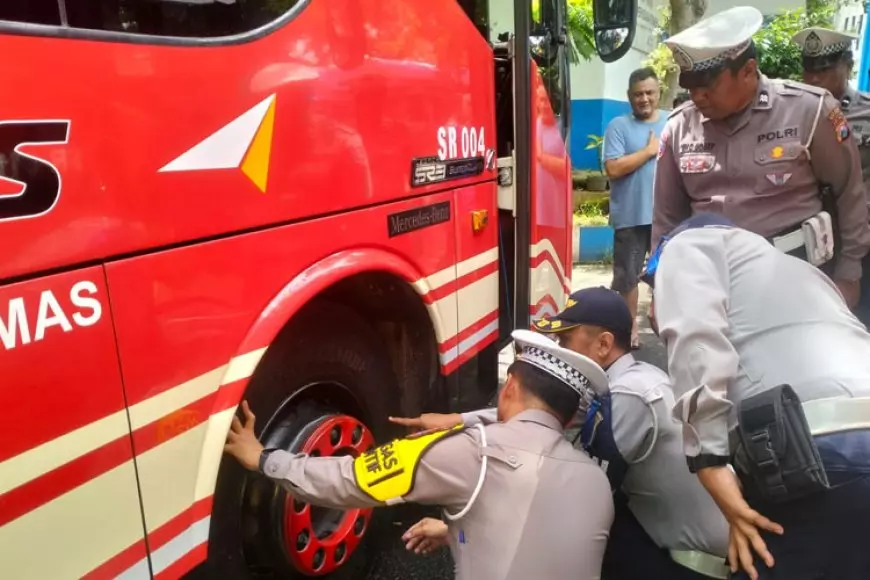 Operasi Zebra Satlantas Polres Malang, Bus Umum Sasaran Ramp Check di Terminal