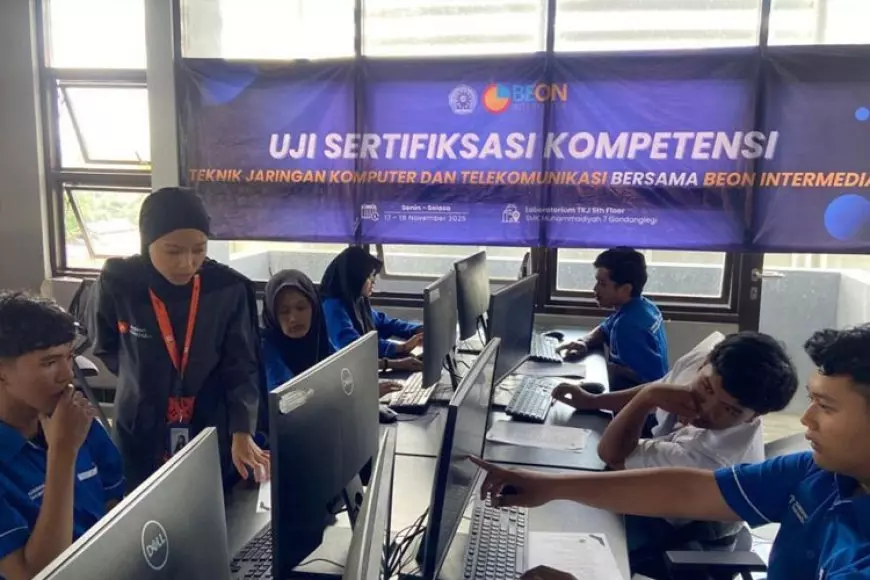 JHIC 2025 Jadi Kompetisi Teknologi Pertama yang Beri Apresiasi untuk Guru Pembimbing Sejak Pra-Final