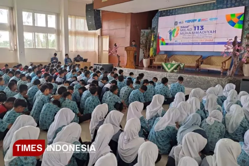 Milad ke-113 Muhammadiyah: SMK Muhammadiyah 1 Kepanjen Tempa Semangat Juang Guru dan Siswa