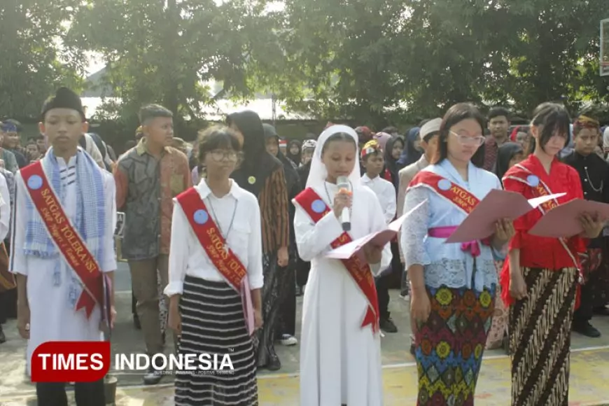 SMPN 1 Taman Gelar Apel dan Pawai Toleransi, Siswa Kompak Kenakan Baju Adat Nusantara