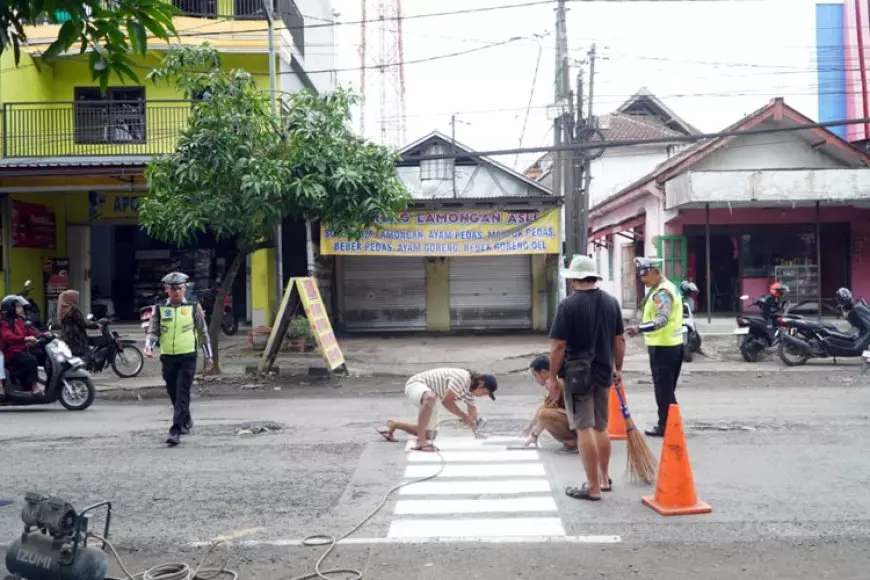 Satlantas Polres Malang Fokus Benahi Zebra Cross Akses Penyeberangan Pejalan Kaki