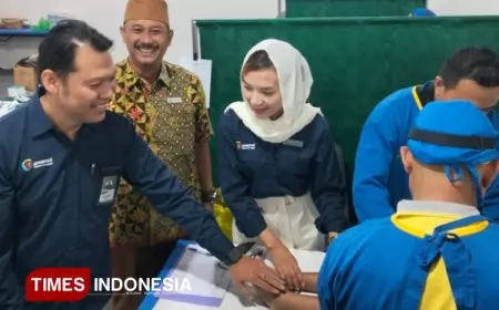 Manfaatkan Libur Sekolah, Anak-anak Gresik Ikuti Khitan Massal di Pusat Perbelanjaan