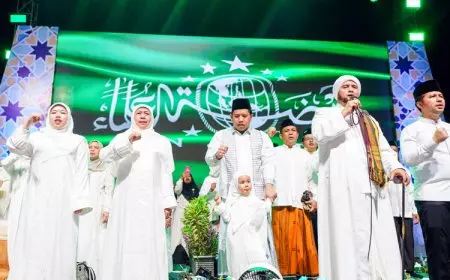 Khofifah dan Habib Syech Pimpin Shalawat Akhir Tahun di Surabaya