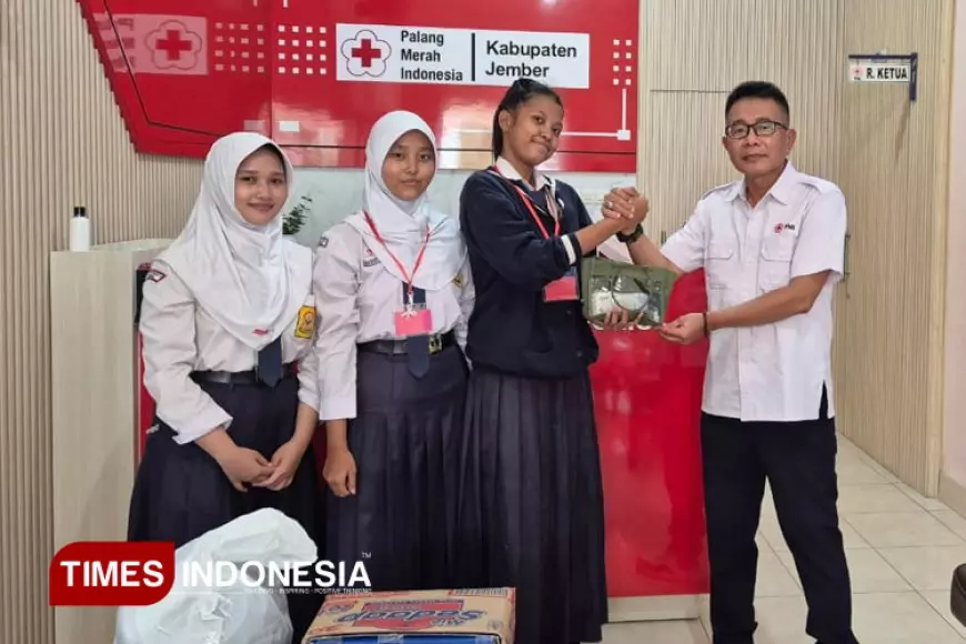 PMR Madya SMPN 1 Jember Kirim Bantuan untuk Korban Bencana Sumatera