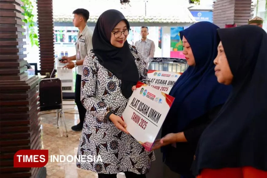 Bupati Ipuk Sambangi Ratusan Desa di Banyuwangi Lewat Program Bunga Desa