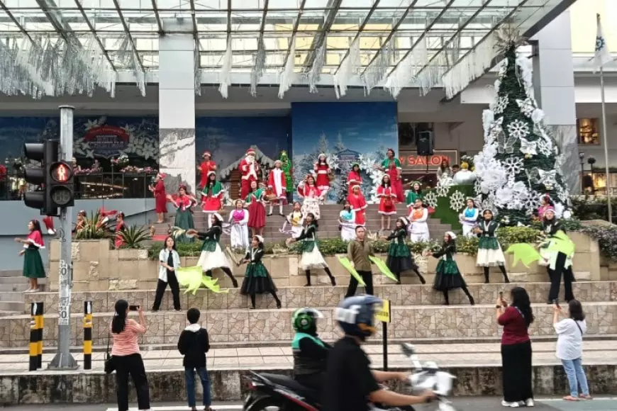 Parade Santa dan Aksi Sosial Warnai Perayaan Natal di Malang Town Square