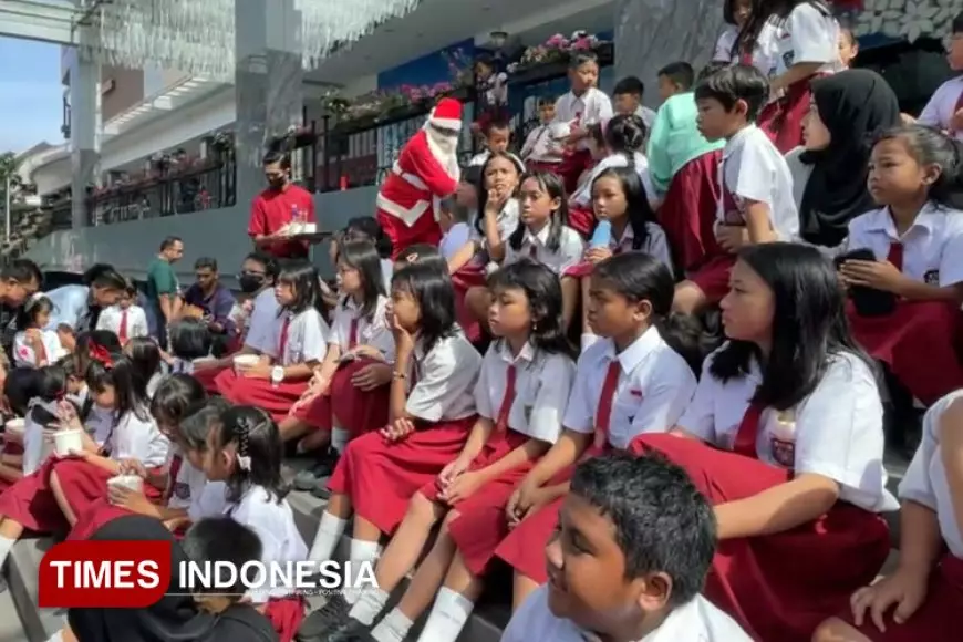 Ratusan Anak TK dan SD di Malang Diajak Sarapan Bersama Santa Claus di Matos