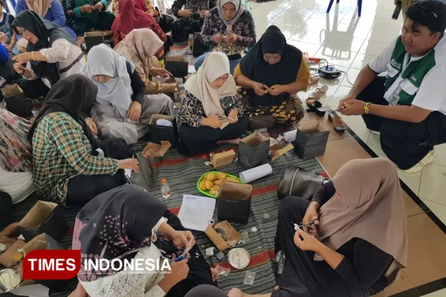 Ibu-Ibu di Singosari Malang Dilatih Akuntansi hingga Olah Limbah Plastik