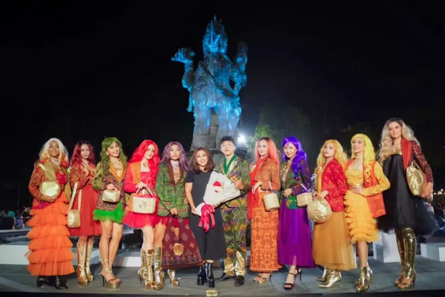 Lenny Hartono Memukau Dunia Fashion dengan Koleksi Endek di Denpasar Festival 2025