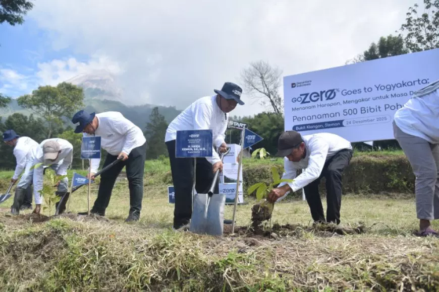 Bupati Sleman dan Telkom Indonesia Tanam 500 Pohon di Lereng Merapi