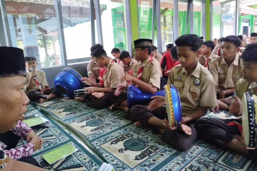 Shalawatan Tiap Jumat, Cara SMPN 2 Tegalombo Pacitan Perkuat Pendidikan Karakter