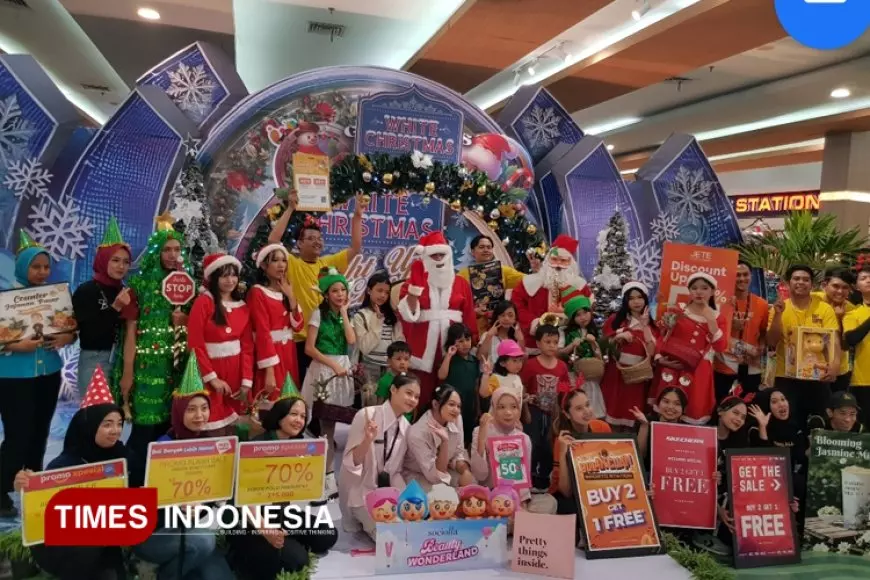 Matos Bagi-Bagi Kebahagiaan Natal Bersama Tenant dan Pengunjung