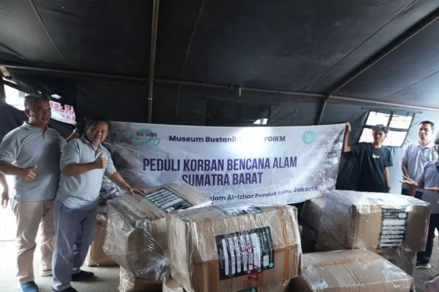 Perguruan Islam Al-Izhar Jakarta serta Keluarga Bustanil dan Suhardani Arifin Serahkan Bantuan Kemanusiaan untuk Korban Bencana di Sumatra Barat