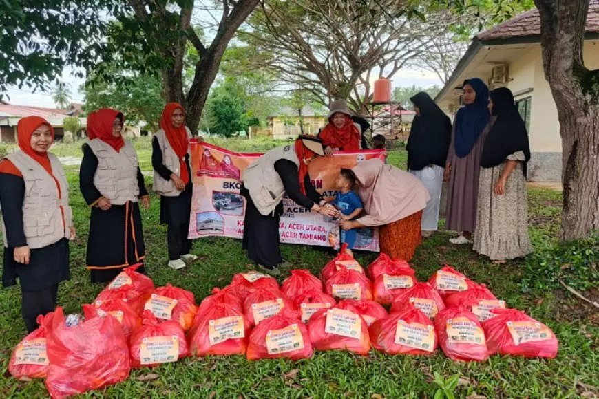 BKOW Aceh - Sumsel Salurkan Bantuan Kemanusiaan untuk Warga Terdampak Bencana