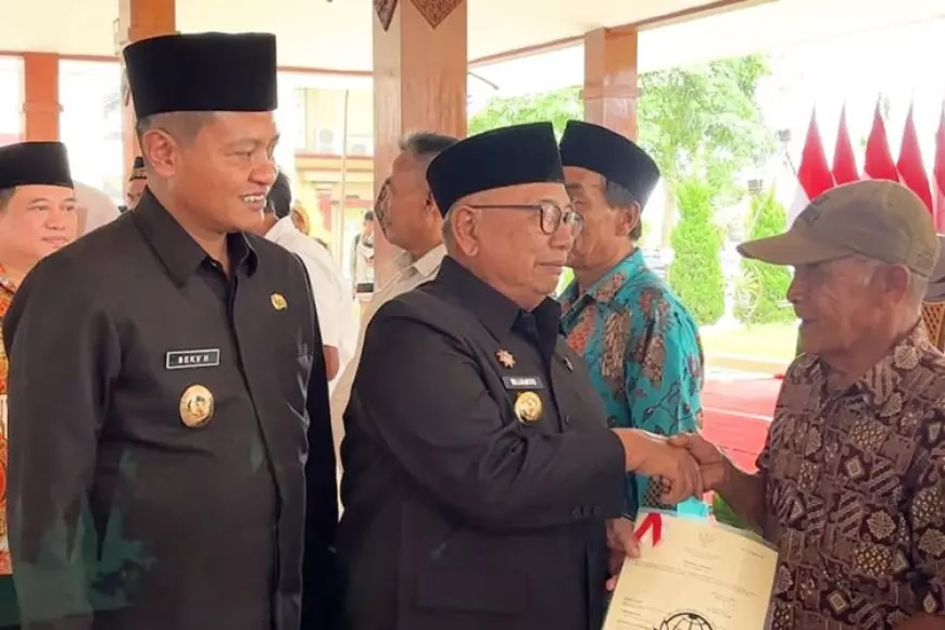 Bupati Blitar Serahkan 3.132 Sertipikat Redistribusi Tanah, Tegaskan Kehadiran Negara untuk Rakyat