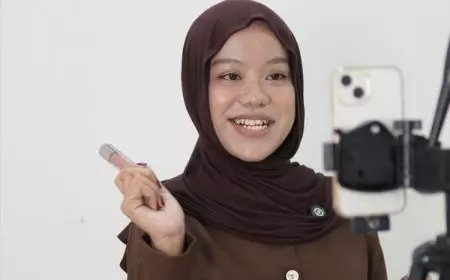 Mahasiswa Surabaya Ikuti Simulasi Live Host TikTok Shop