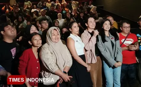 Aksi Emosional Warnai Nobar Penerbangan Terakhir di CGV BG Junction Surabaya