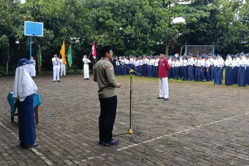 Kepala SMP Islam Ngebruk Dorong Pengurus OSIS Terapkan Kepemimpinan Berbasis Nilai Islam