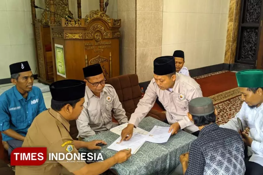 Berkat Lantunan Sholawat, Warga Gresik Ucap Syahadat Didampingi Mualaf Center DMI