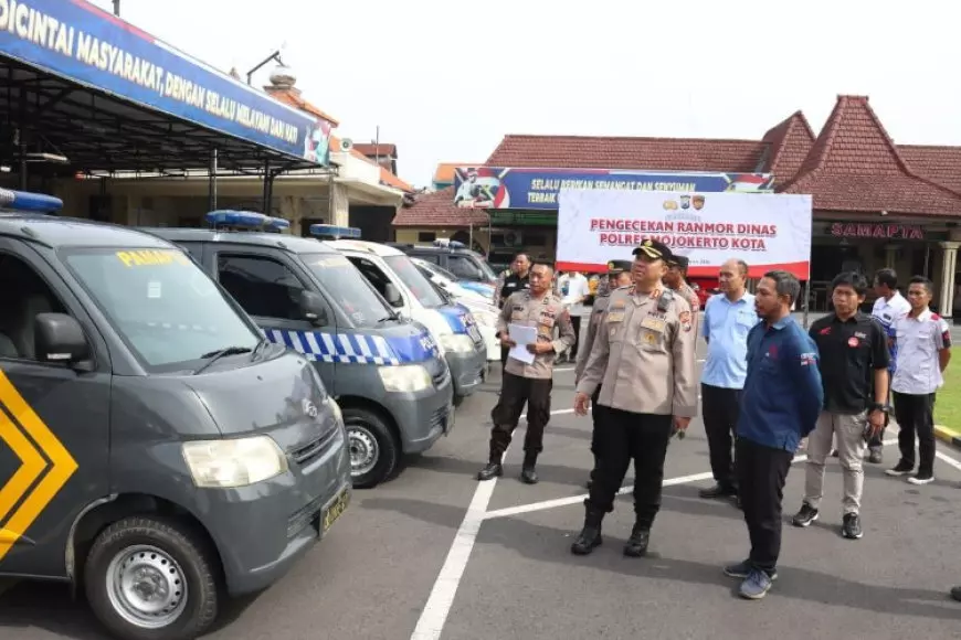 Polres Mojokerto Kota Periksa Kendaraan Dinas dan Tandatangani Kontrak Kerja